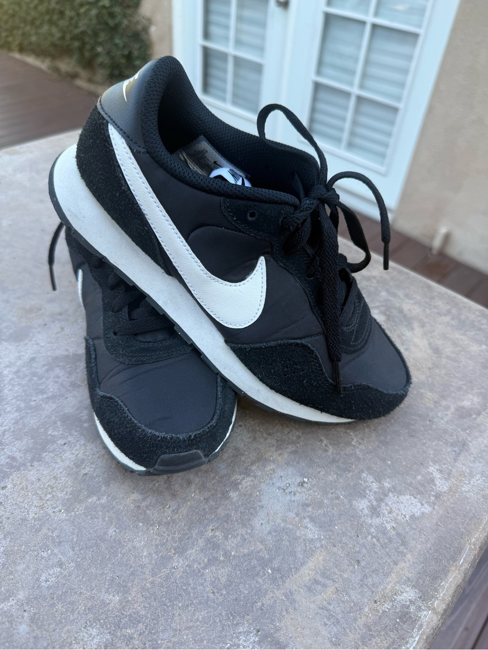 Nike MD VALIANT ( GS) Black and White kids youth Low-Top Sneakers - Picture 6 of 10
